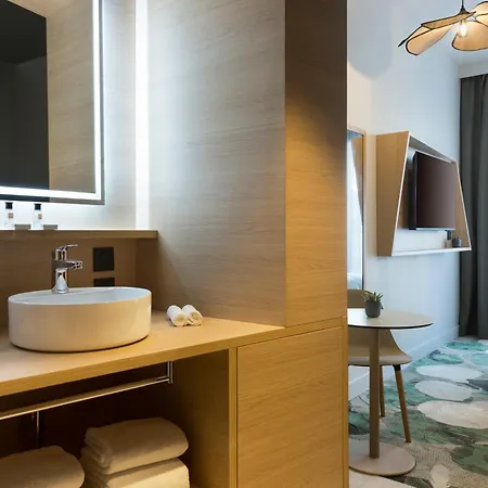 Отель Mercure Centre Arenes