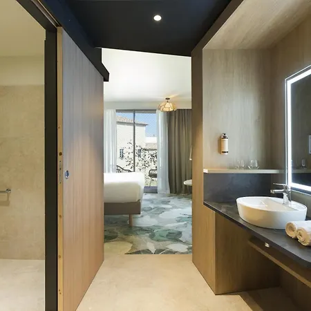 Отель Mercure Centre Arenes *