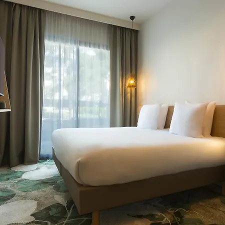 Отель Mercure Centre Arenes