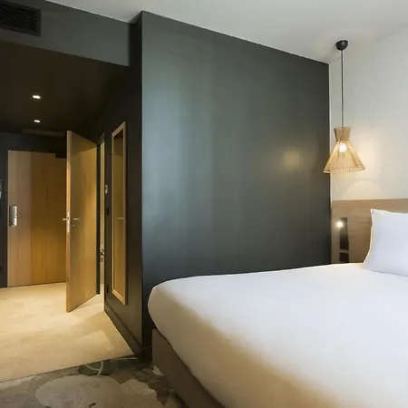 Отель Mercure Centre Arenes Ним