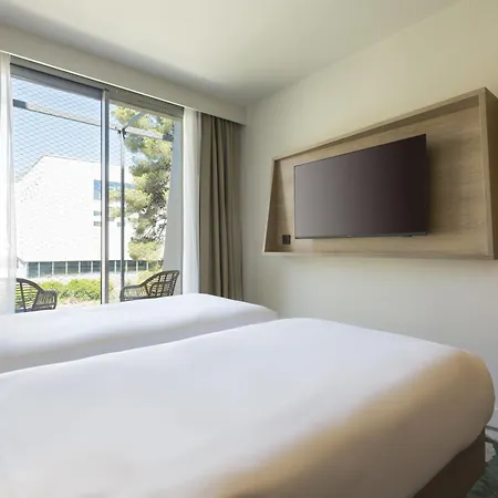 Mercure Centre Arenes Отель