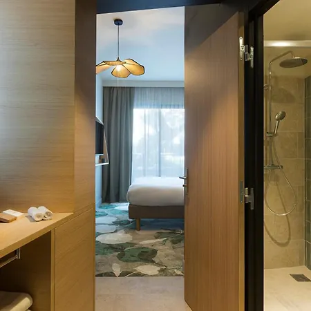Mercure Centre Arenes * Ним