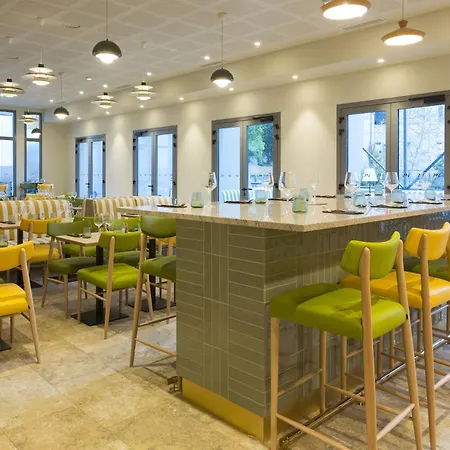 Mercure Centre Arenes Отель *