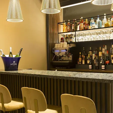 Отель Mercure Centre Arenes *