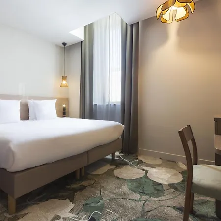 Mercure Centre Arenes Отель Ним