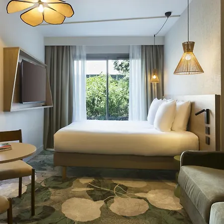 Mercure Centre Arenes Отель *