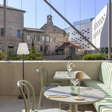 Отель Mercure Centre Arenes