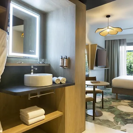 Отель Mercure Centre Arenes *